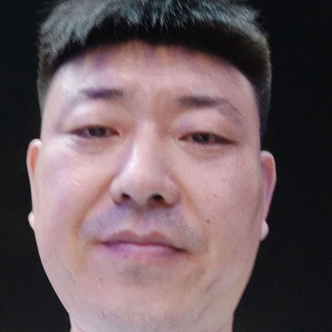 大树浅吻清脆的照片