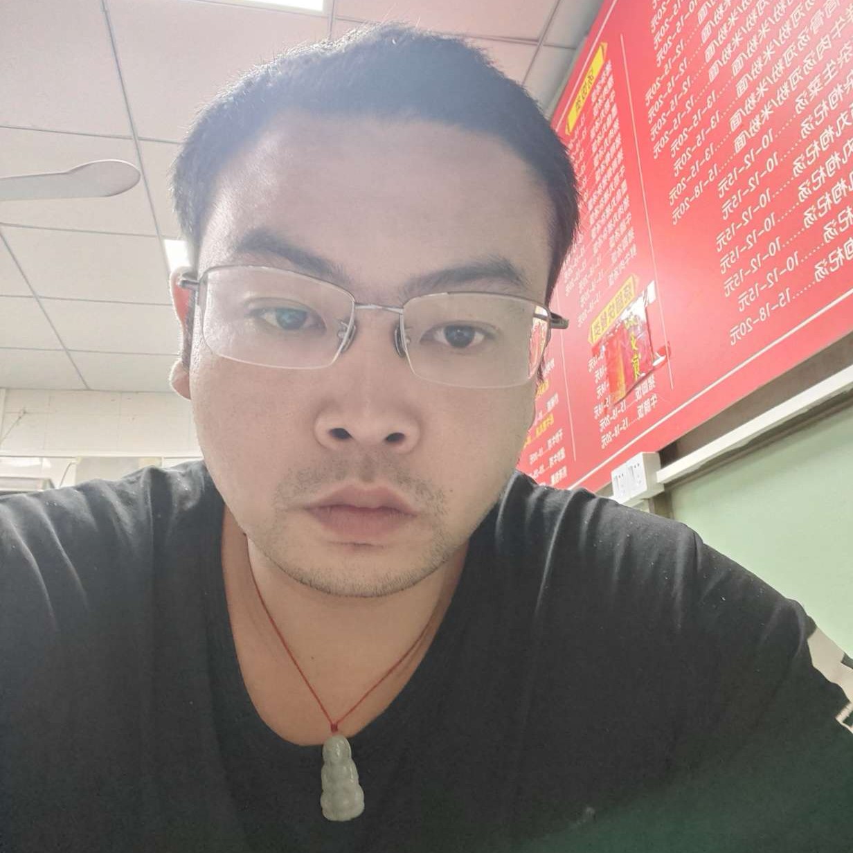 小蚂蚁深拥自觉的照片