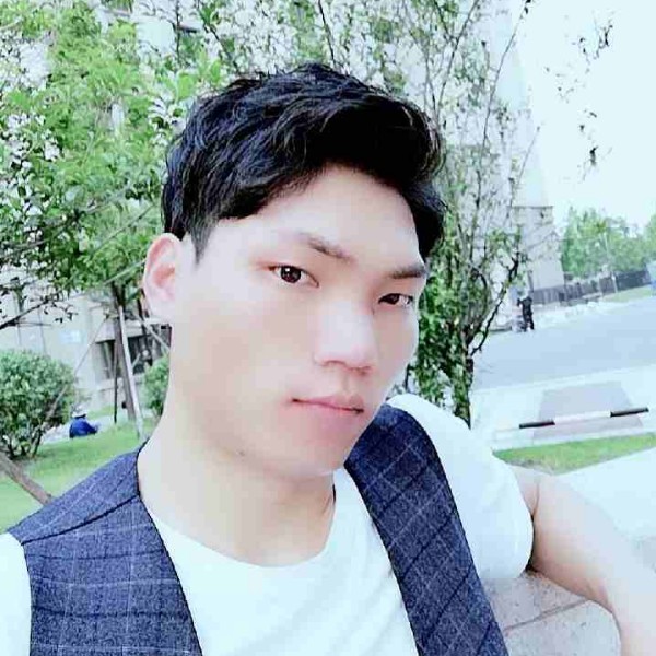 贤惠回首舒荷的照片