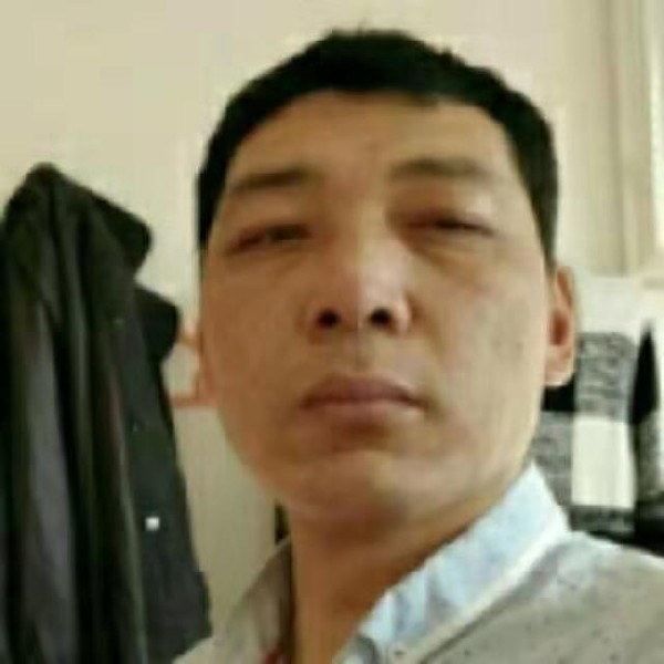 指尖烟草香；的照片
