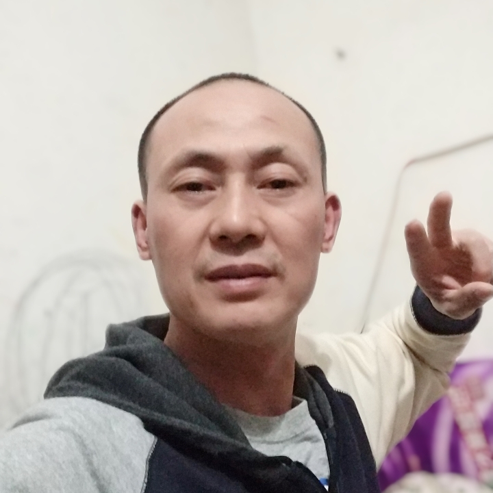 玫瑰蹙眉兴奋的照片