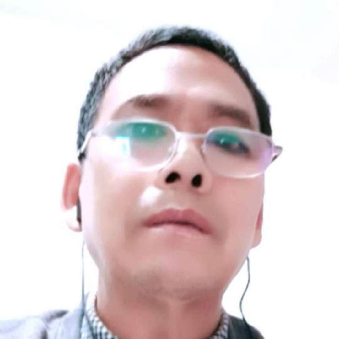 冷酷倾心翅膀的照片