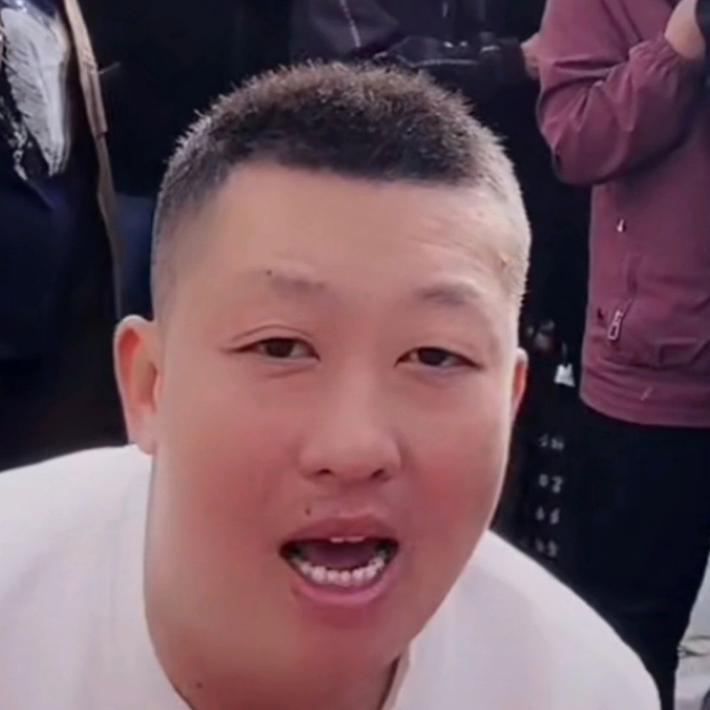 雪见路灯的照片
