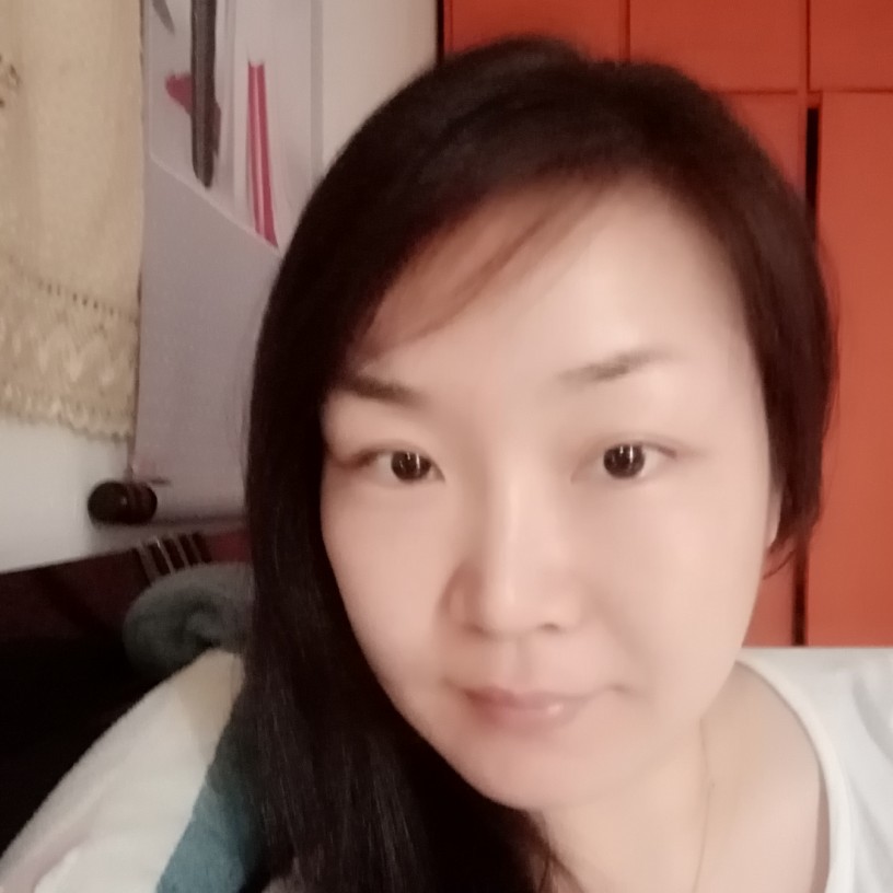 爱吃鱼的狗狗的照片