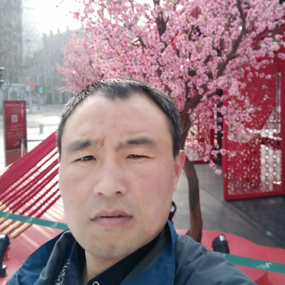 清脆巨人的照片