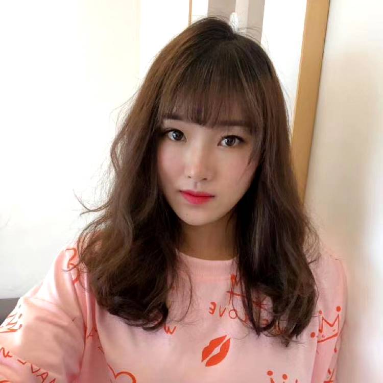 泡桐树下的照片