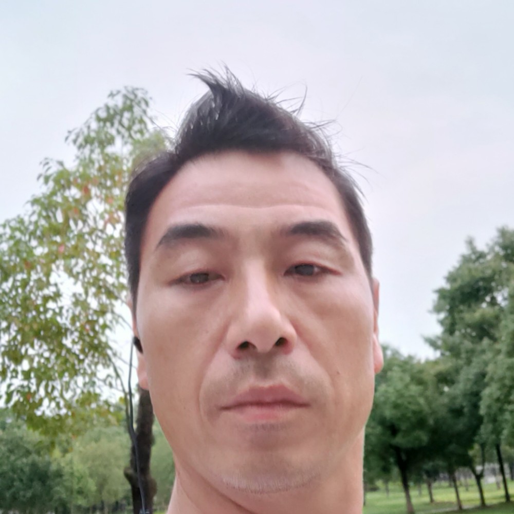苗条用滑板的照片