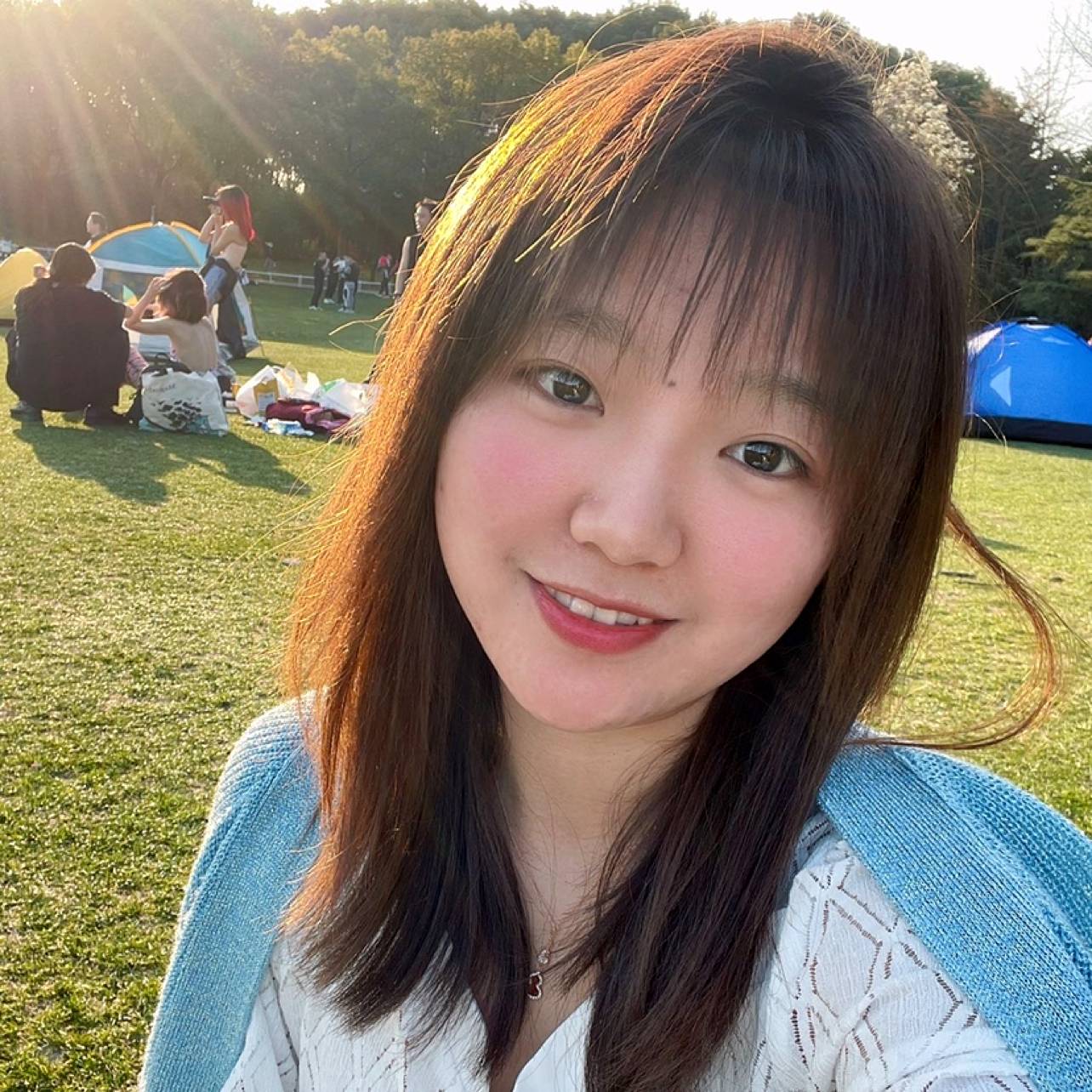 小麦色的野孩子的照片