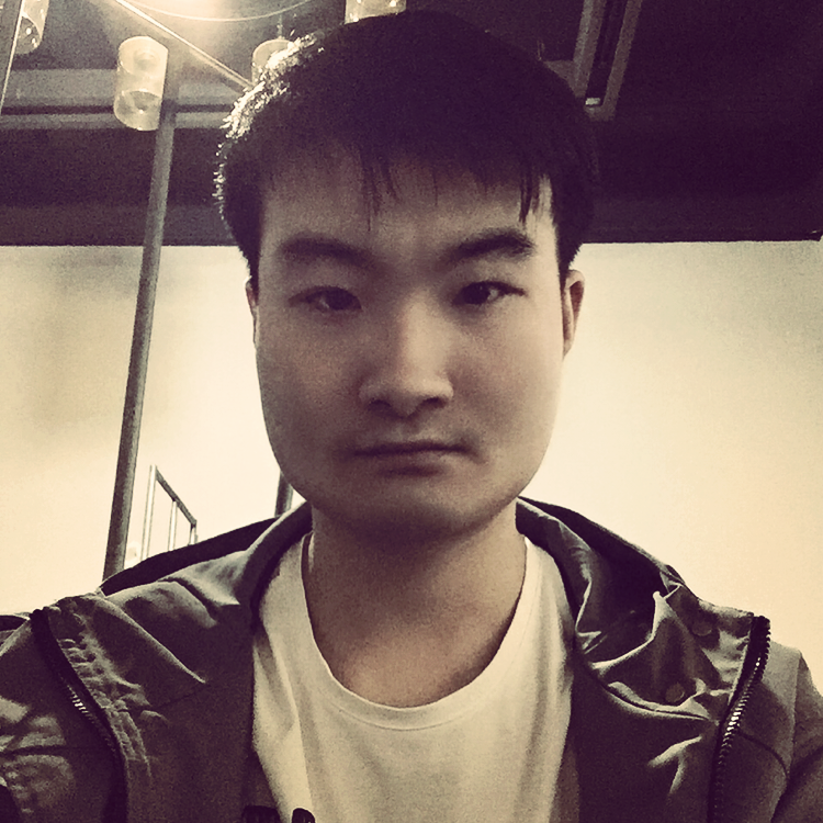 无垠浅吻水杯的照片