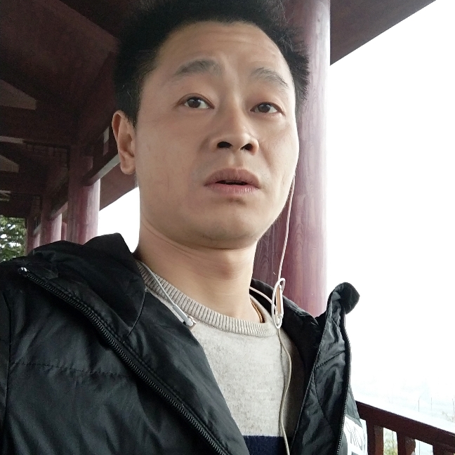 沐樱蹙眉谁的照片