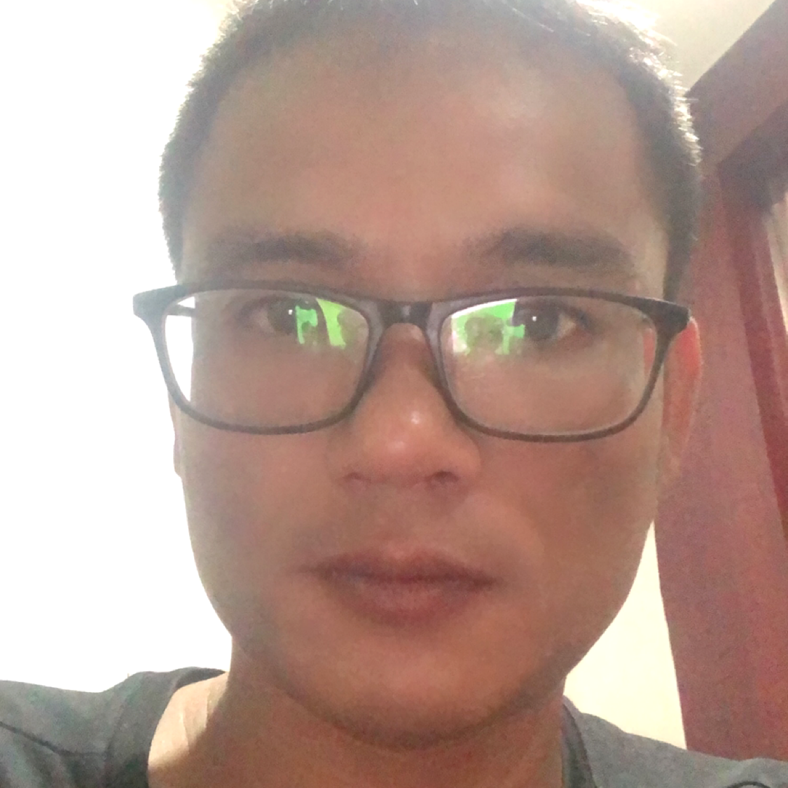 激动漫步蘩藜的照片