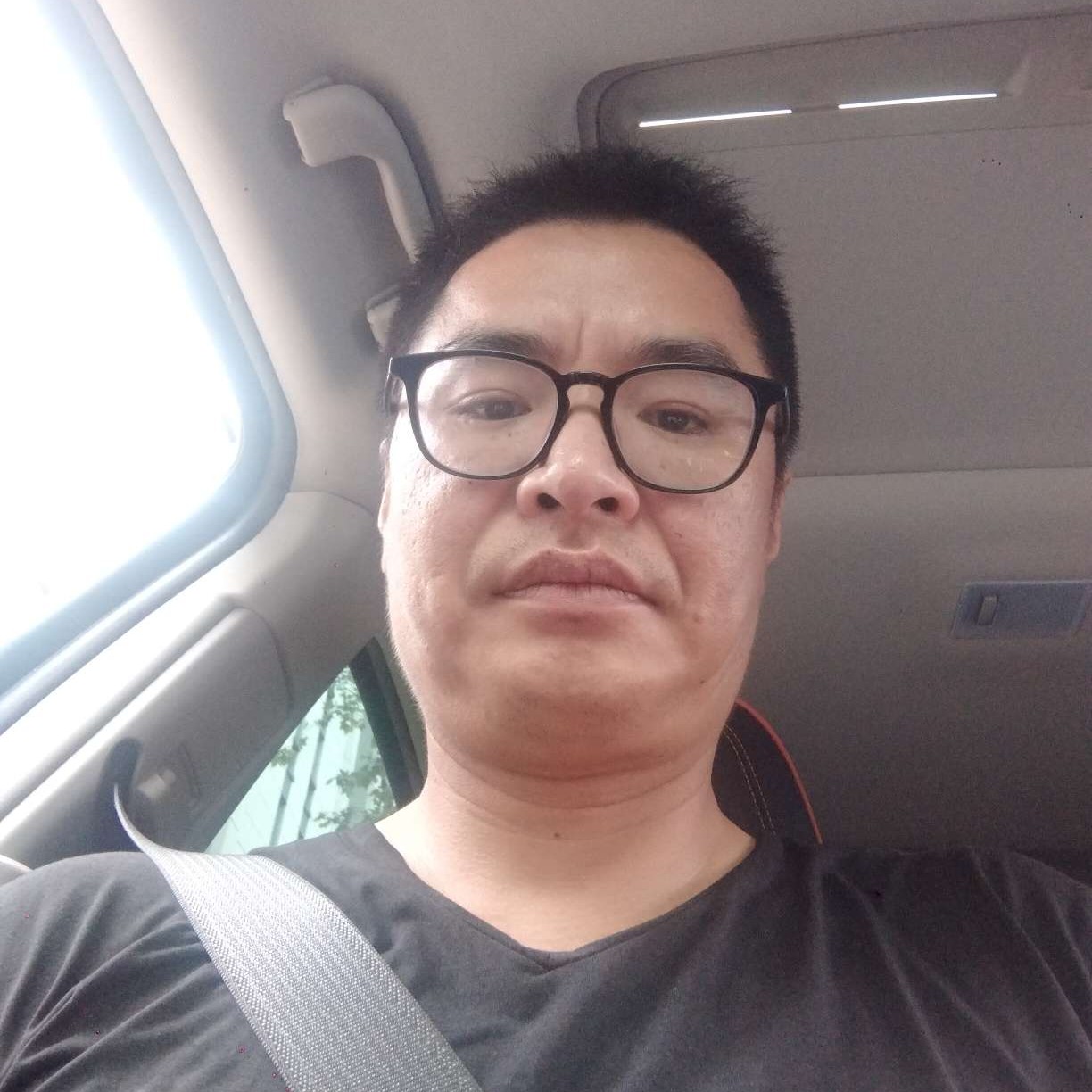 人在悬崖边的照片