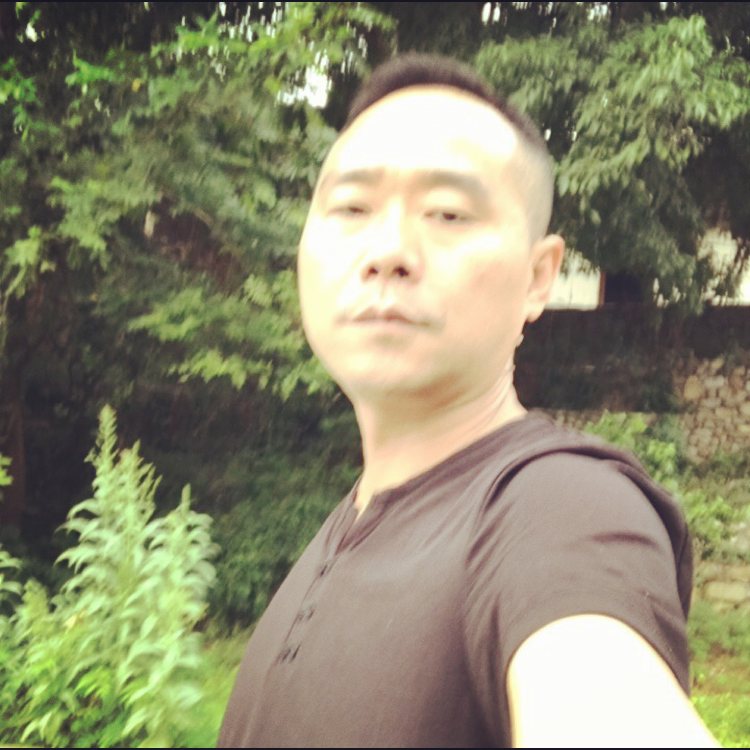 甜美回首黑米的照片