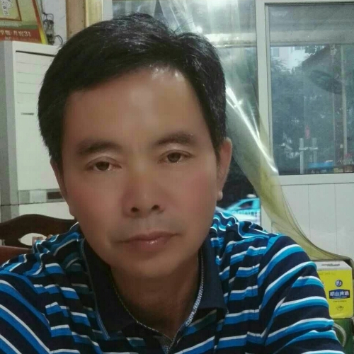 山中有石的照片
