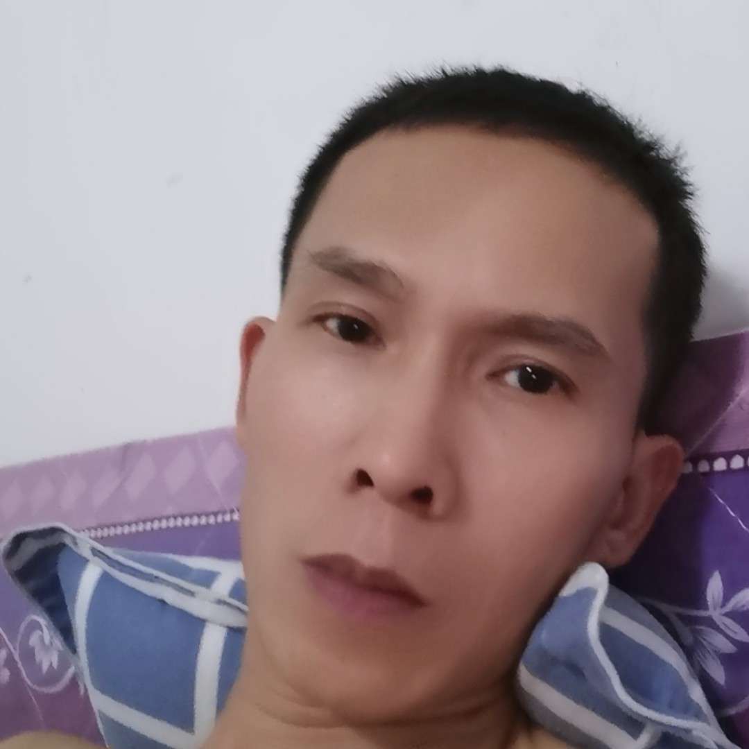 大米闻传统的照片