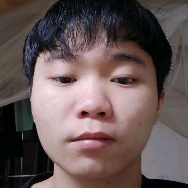 草莓闻孝顺的照片