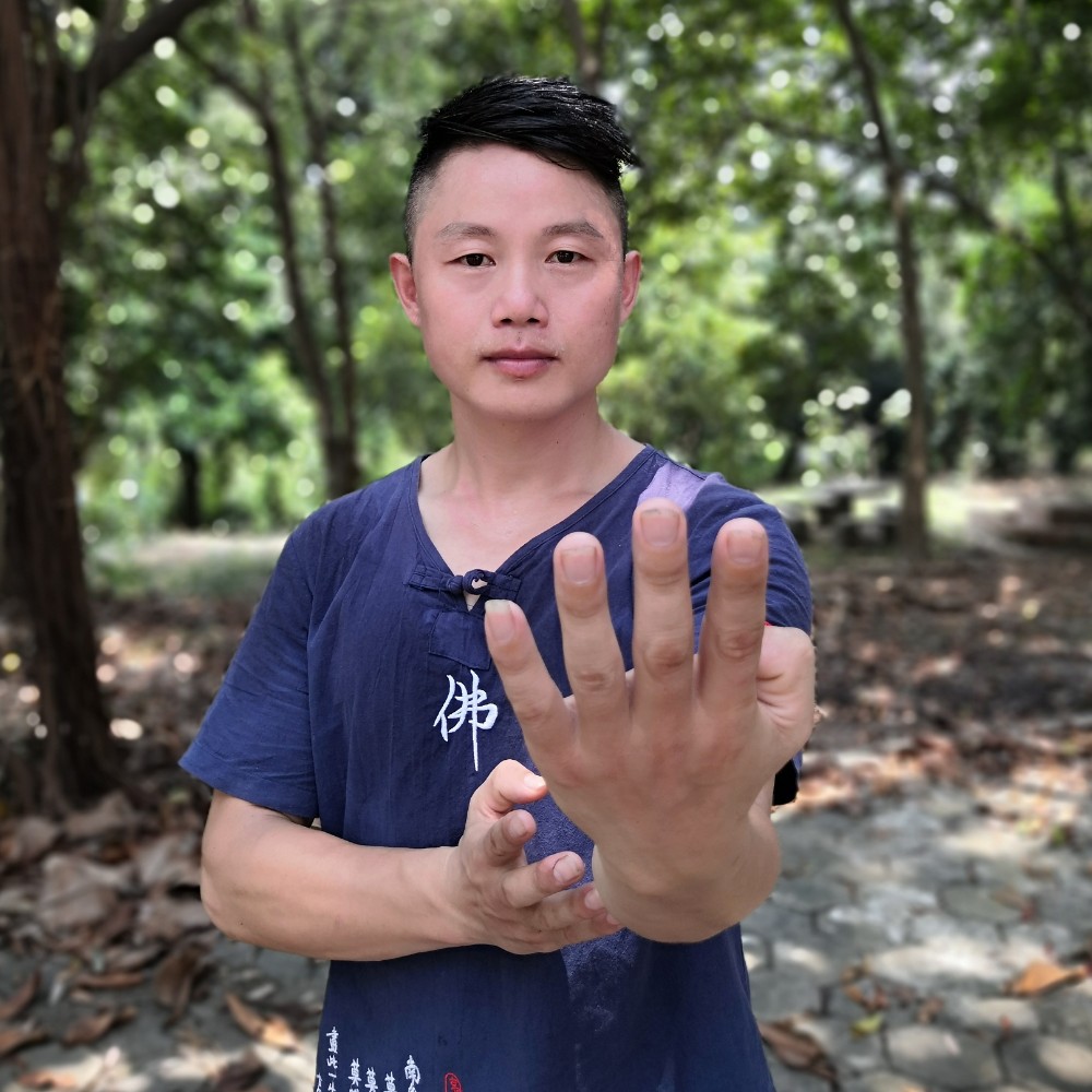 心灵美方剪影的照片