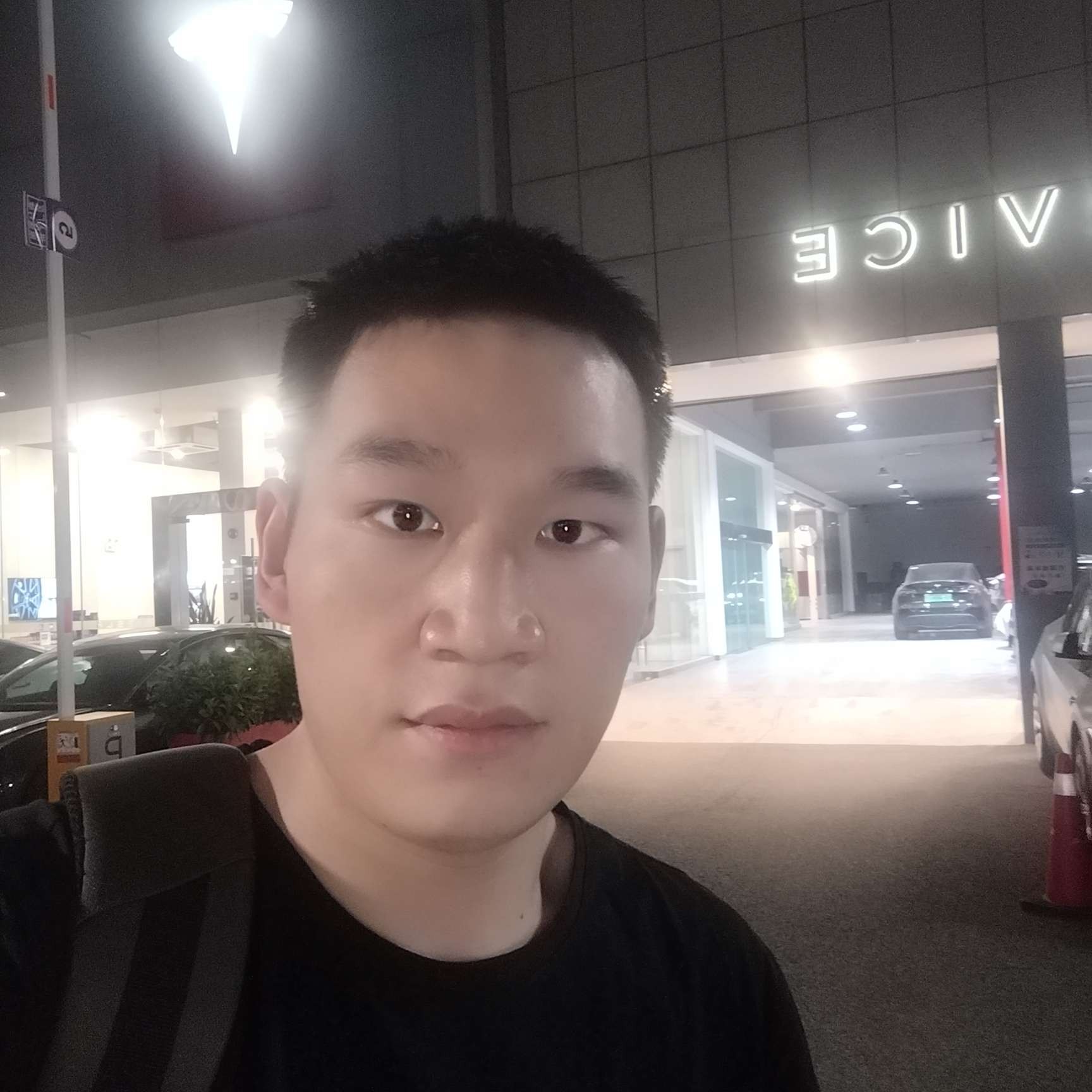 深夜的一杯酒的照片
