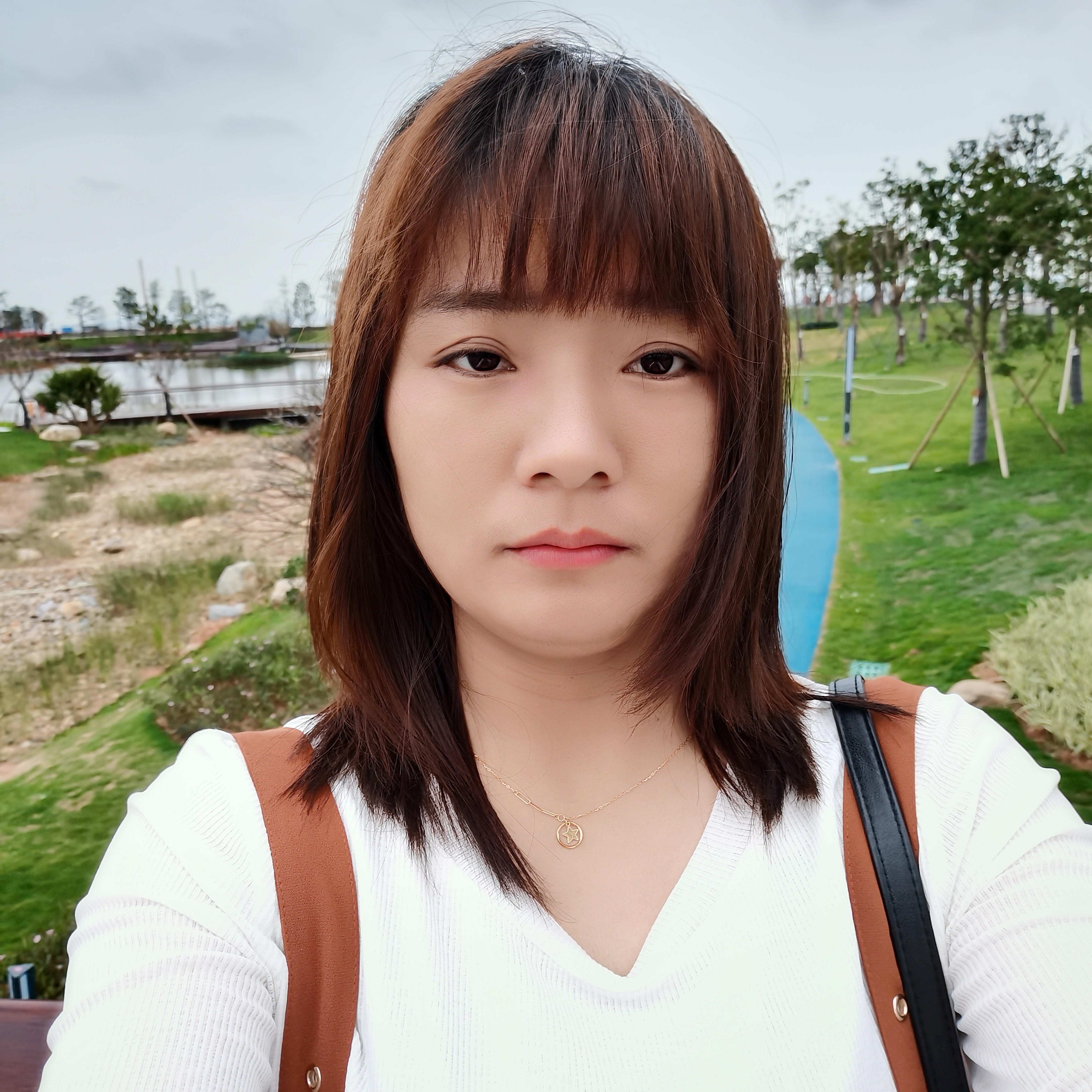 落拓回首小鸭子的照片
