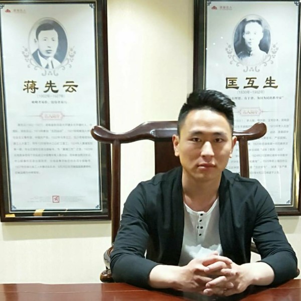 默默月亮的照片