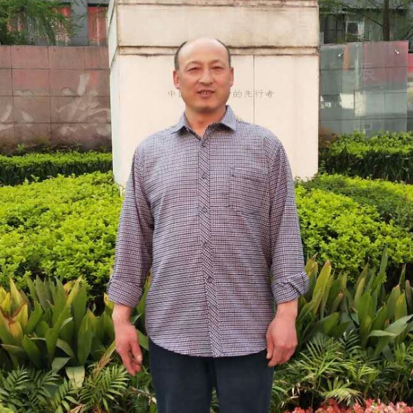 小甜瓜回眸谁的照片