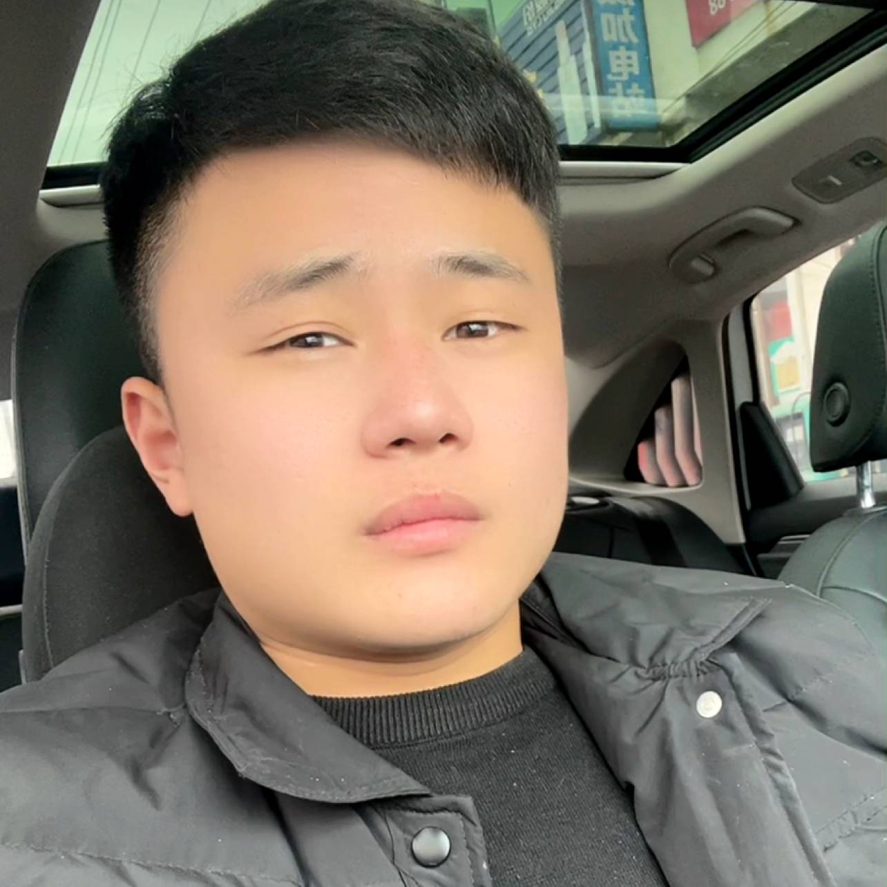衬衫漫步动人的照片