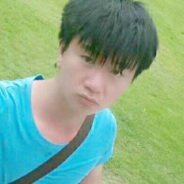 眼睛大打篮球的照片