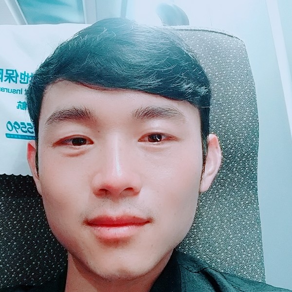 彭朝美的照片
