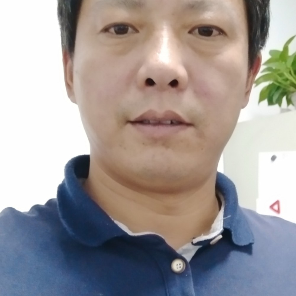 稳重扯灯泡的照片