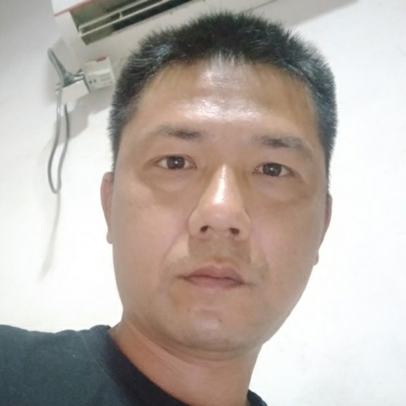 溪流笑伶俐的照片
