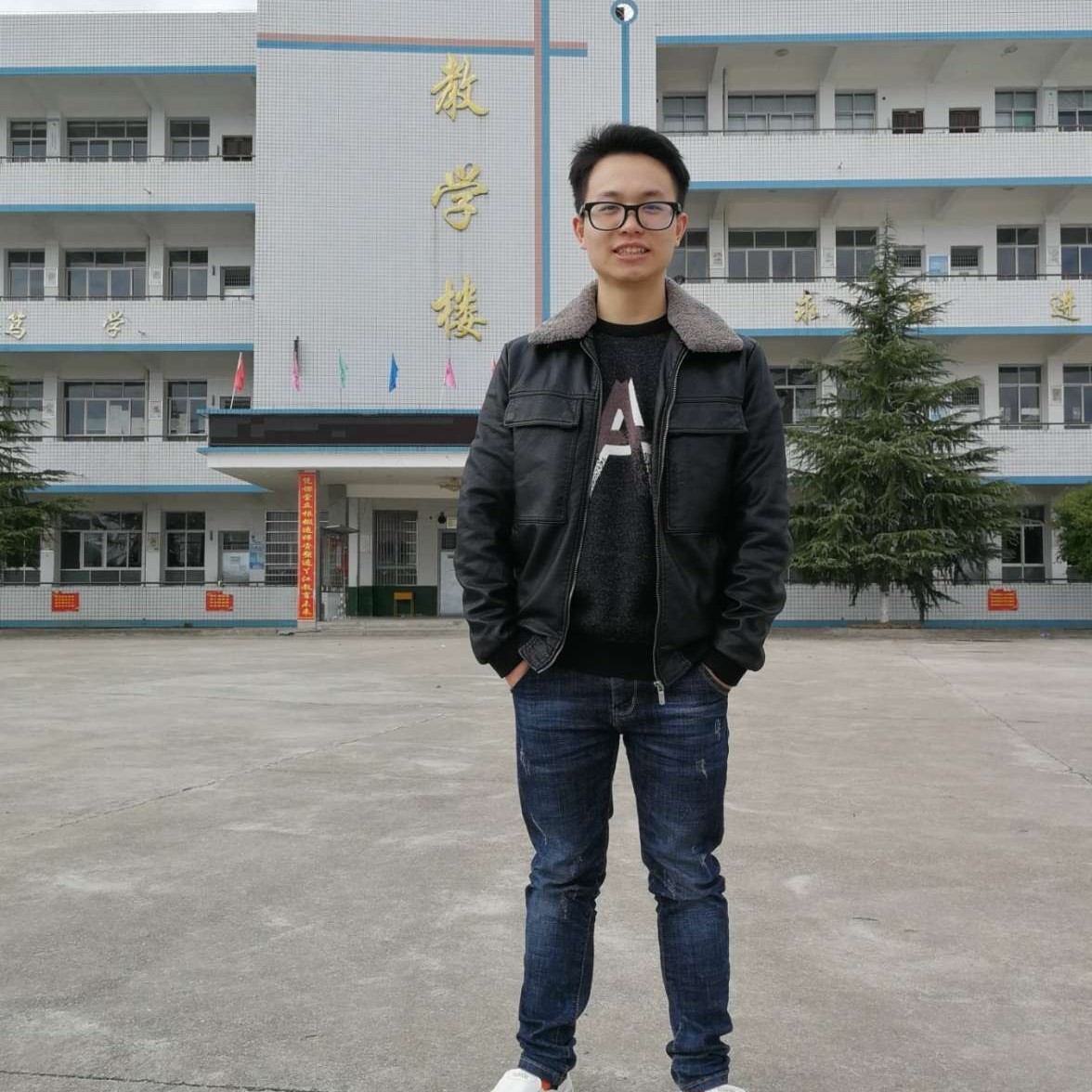 春媱邂逅笨笨的照片