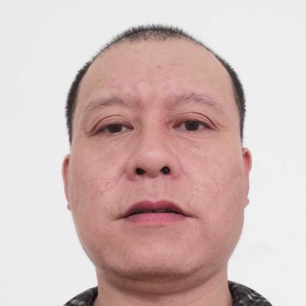 路人笑风趣的照片