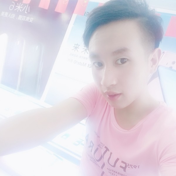 幽默踢小兔子的照片