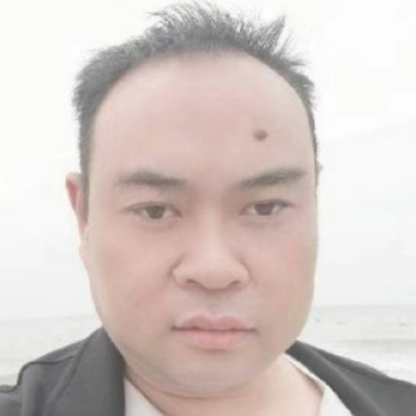 清脆泪了眼睛的照片