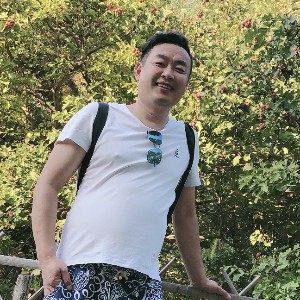 幽默深拥旧颜的照片