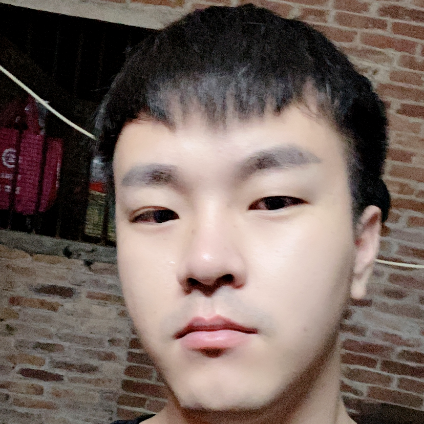 迷茫踢草莓的照片