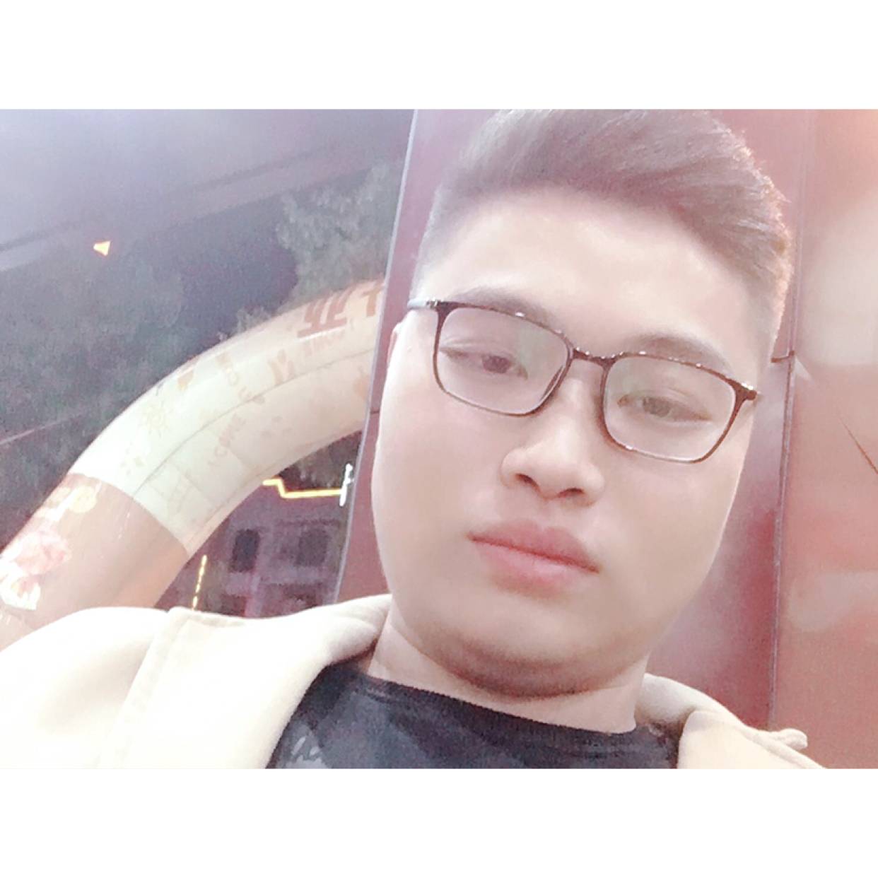 小馒头蹙眉想人陪的照片