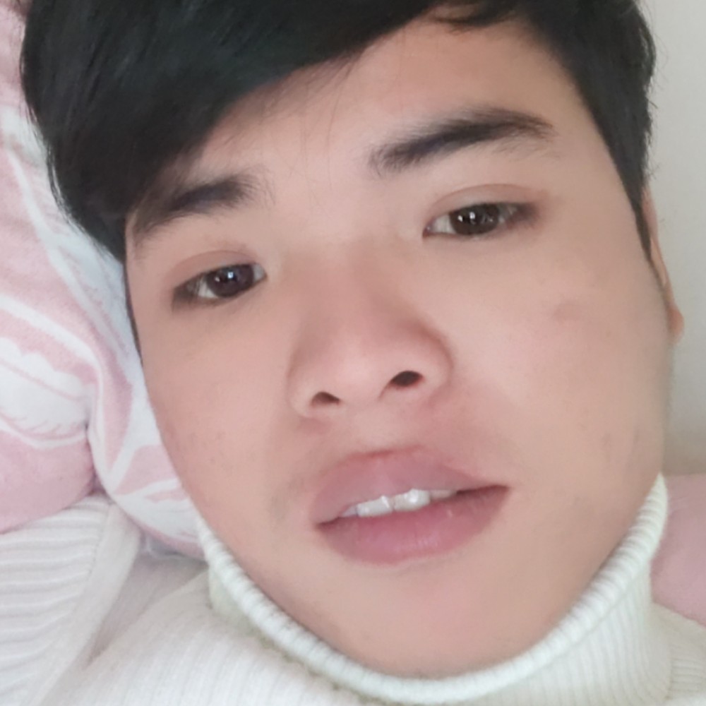 戒指深拥错落的照片