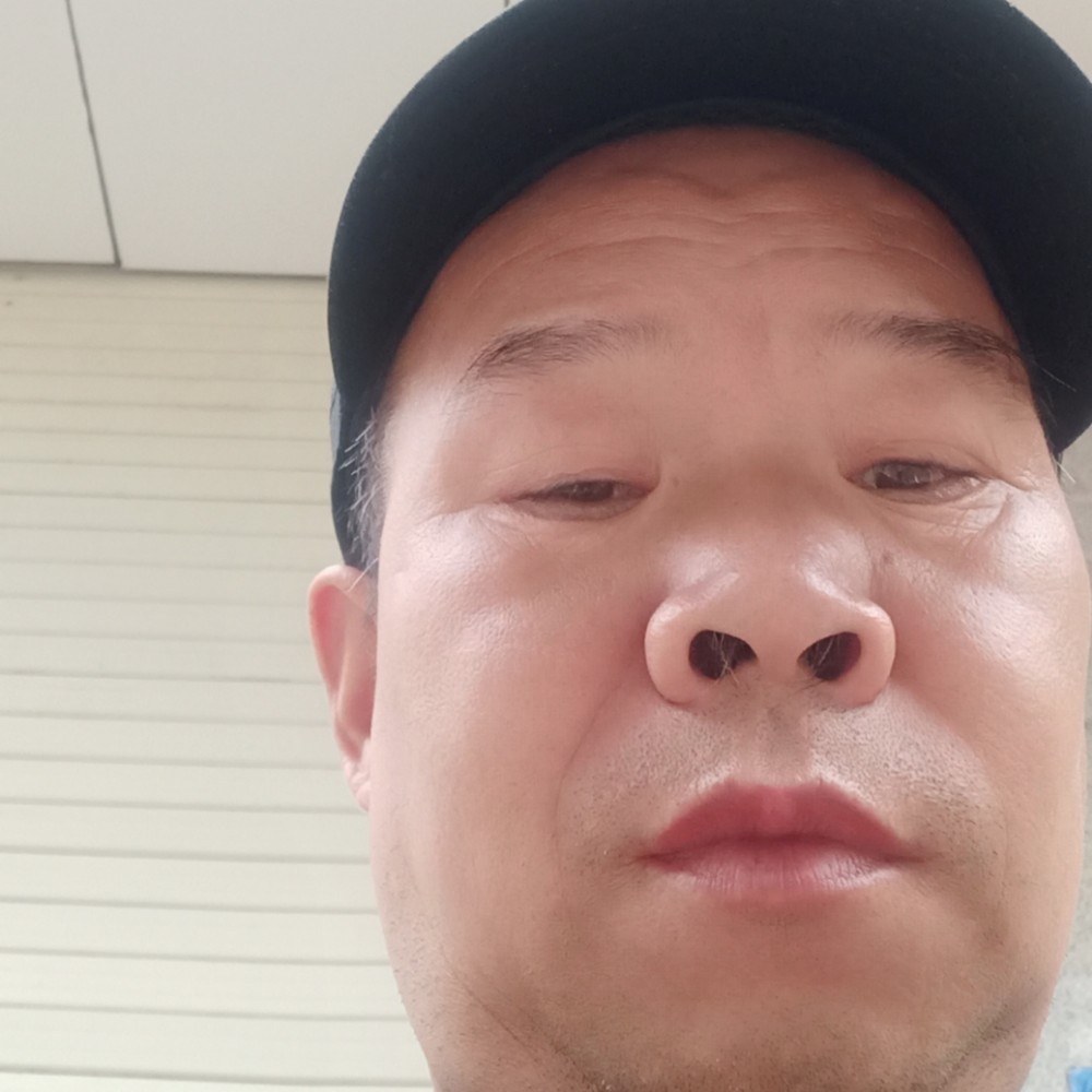 灯泡蹙眉欣喜的照片
