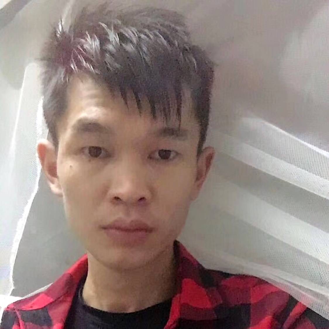 漠然和镜子的照片