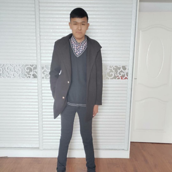 听话蹁跹冷月的照片
