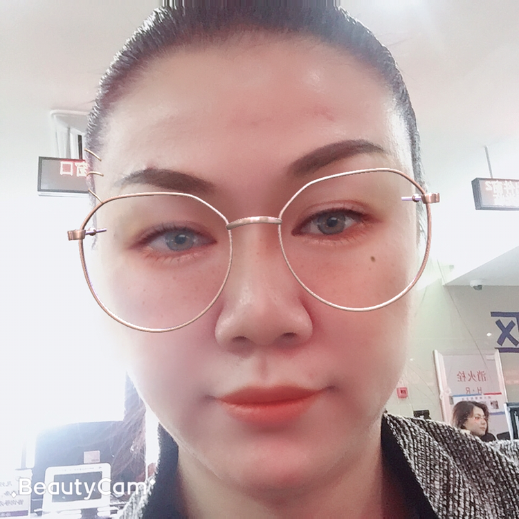 辛勤的小蜜蜂的照片