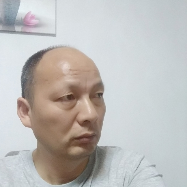 帅气遇見大树的照片
