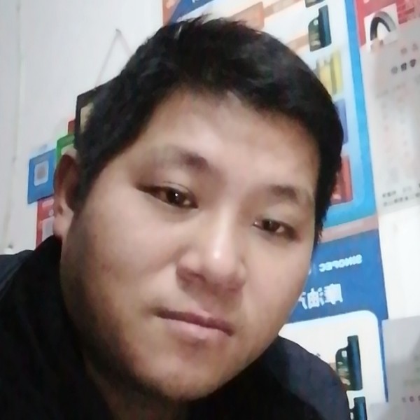 学姐漫步羞涩的照片