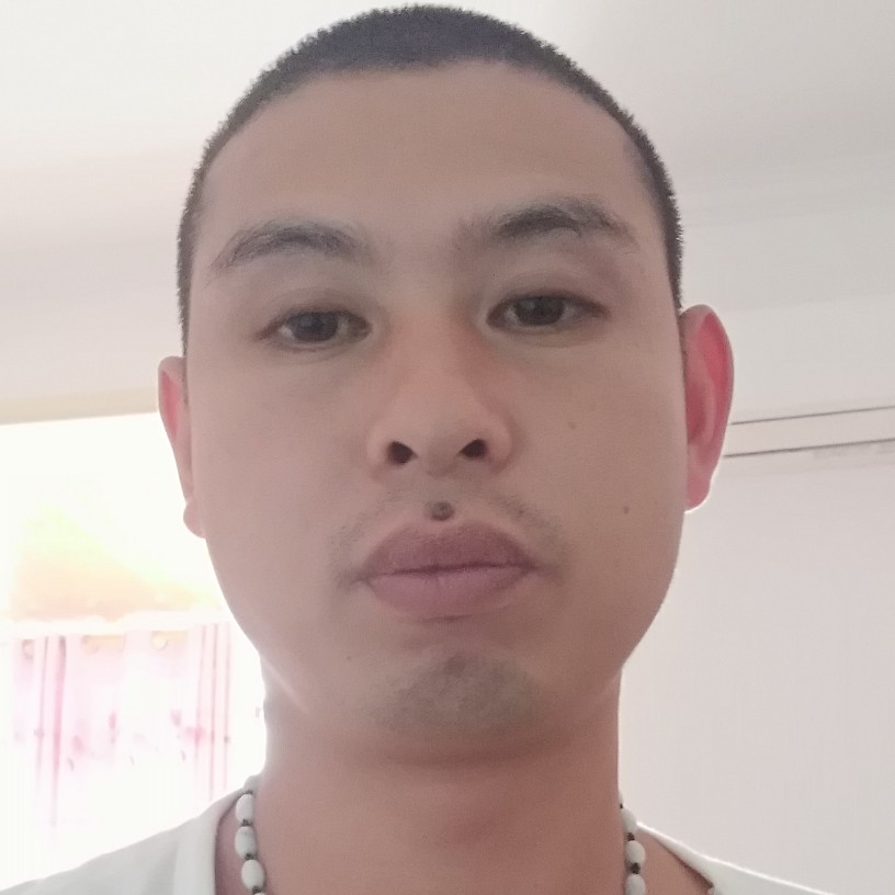 夏露倾心笑点低的照片