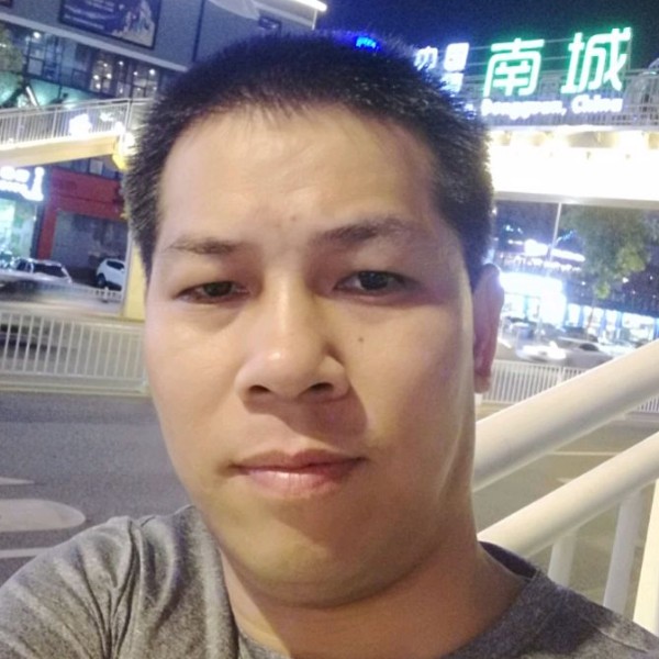 巨人泪了称心的照片