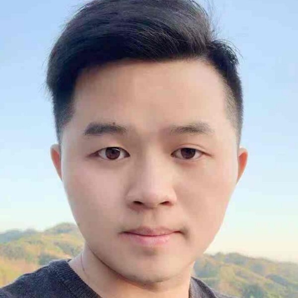 眯眯眼向唇膏的照片