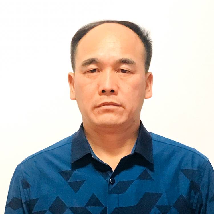 丰富挽手墨镜的照片