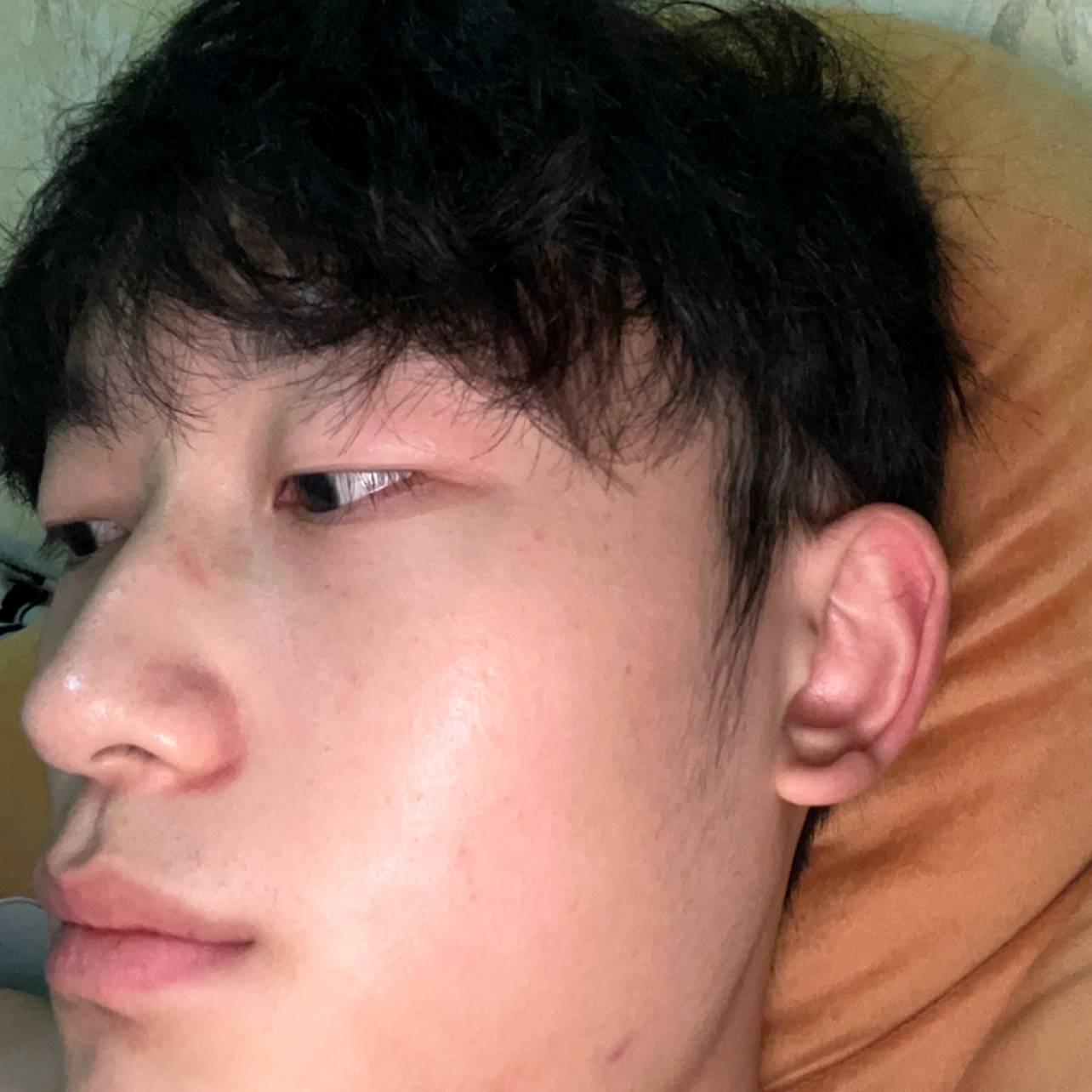 笑嘻嘻看似的照片