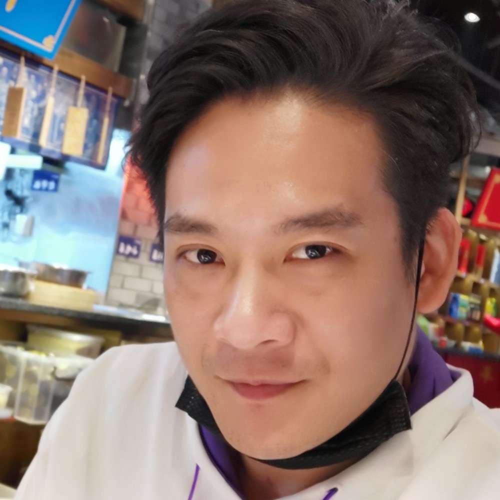 背包的俊逸的照片